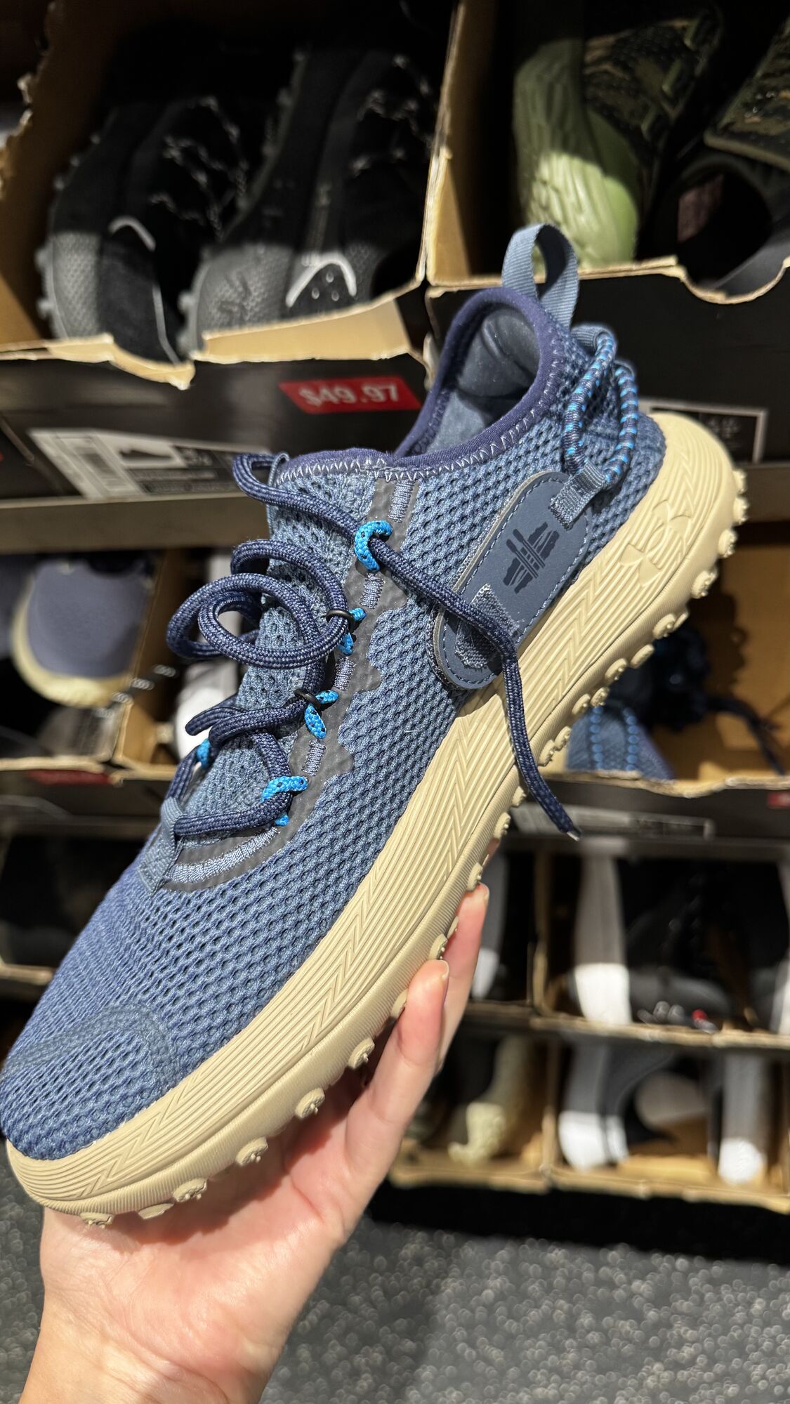 Under Armour — Tênis feminino