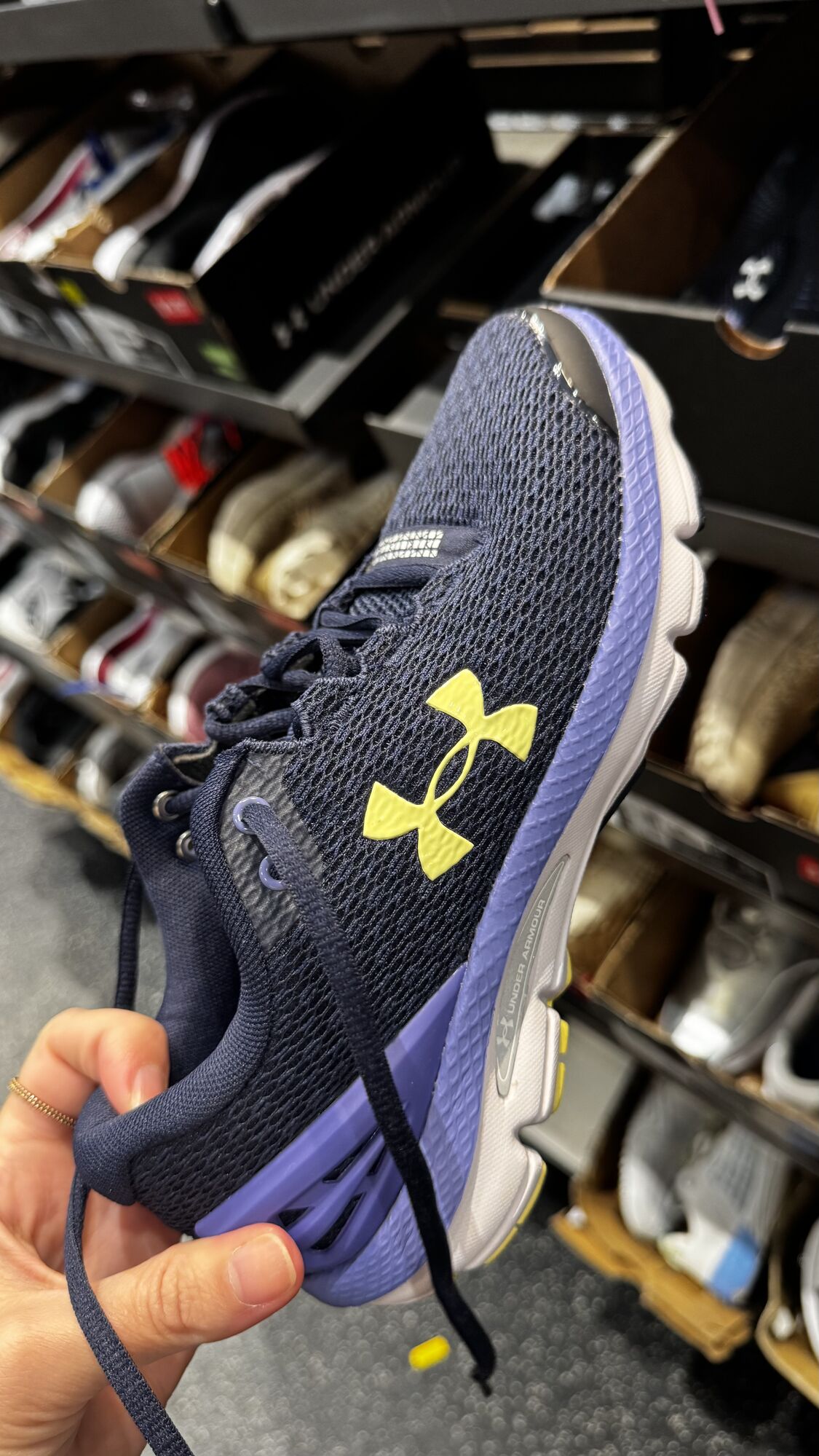 Under Armour — Tênis feminino