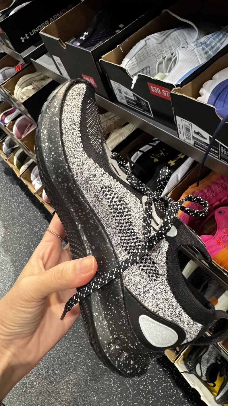 Under Armour — Tênis feminino