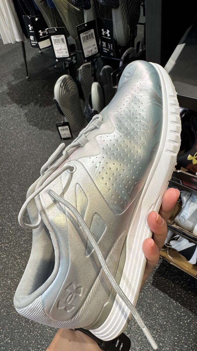 Under Armour — Tênis feminino