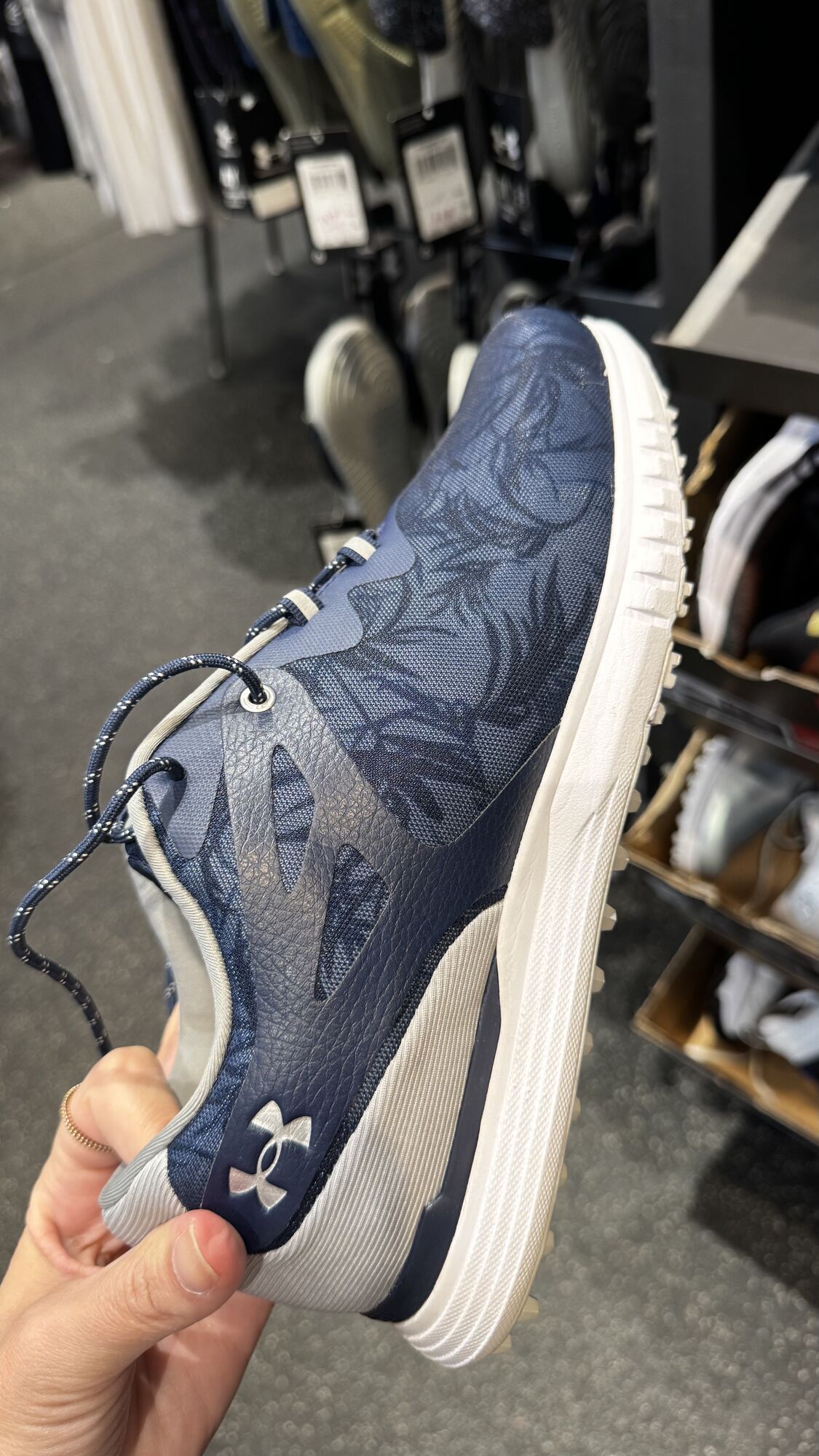 Under Armour — Tênis feminino