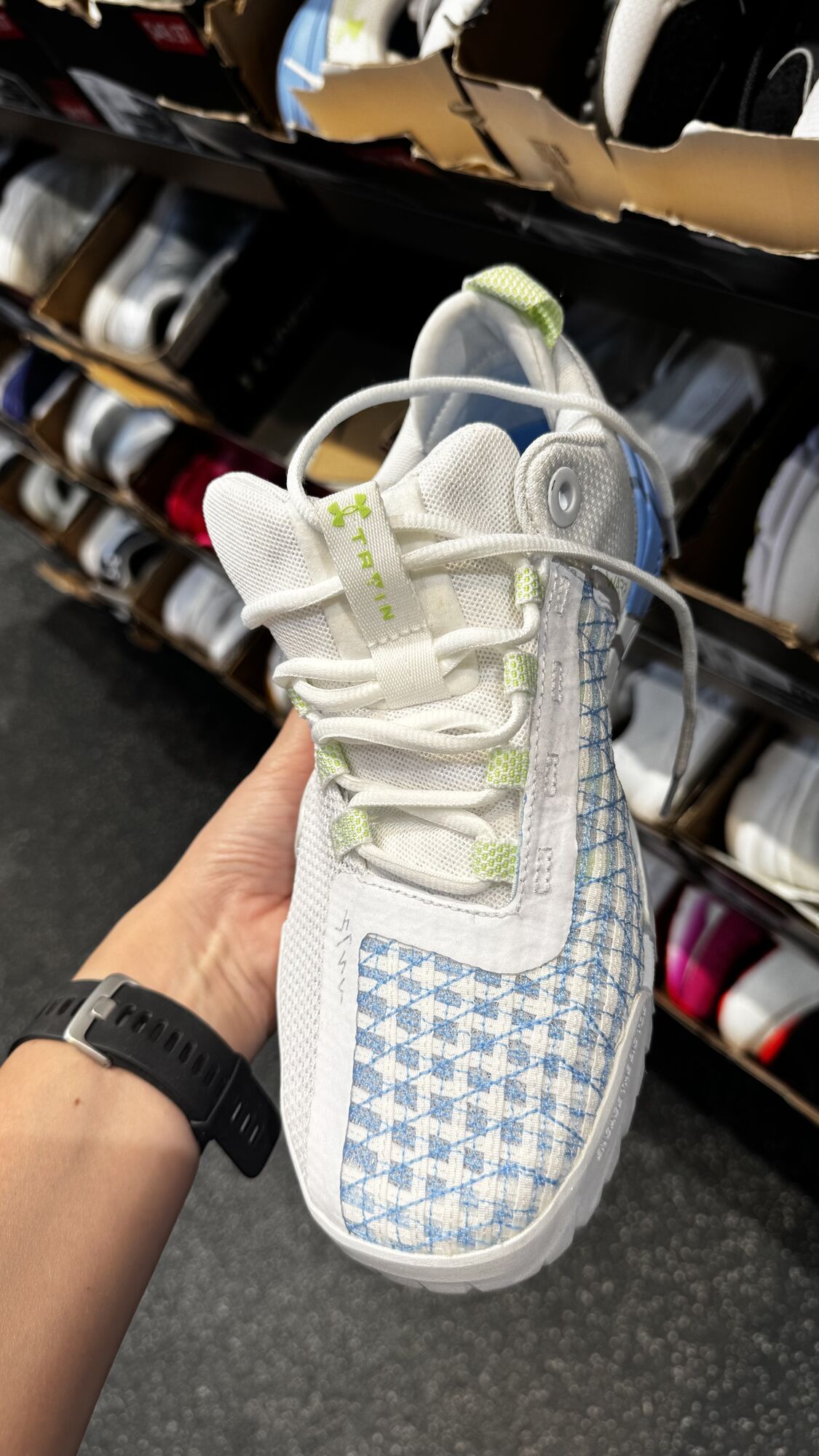 Under Armour — Tênis feminino