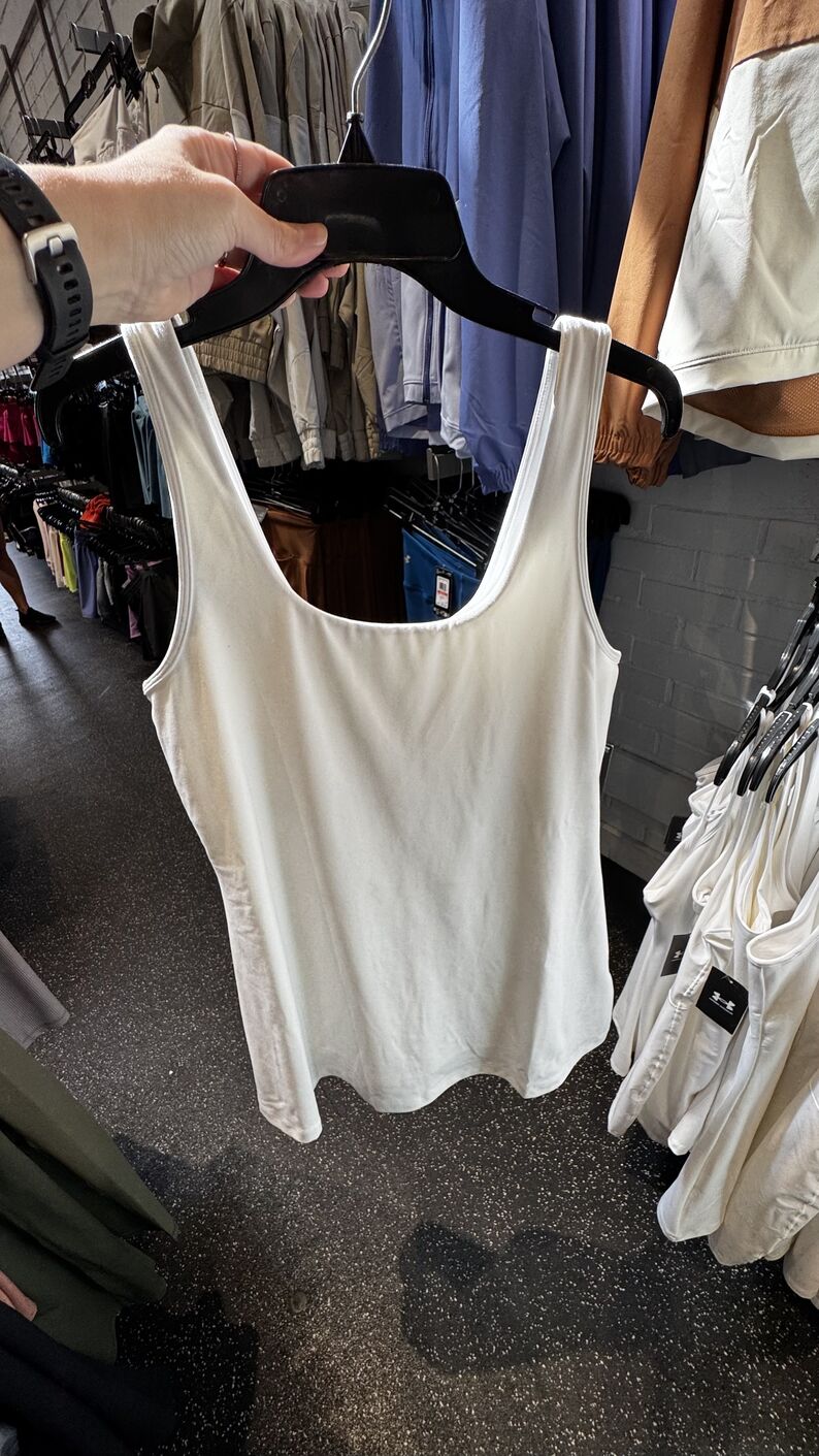 Under Armour — Vestido com shorts