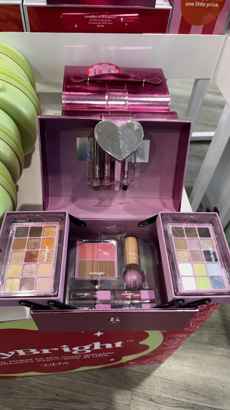 Ulta Beauty — Maleta de maquiagem
