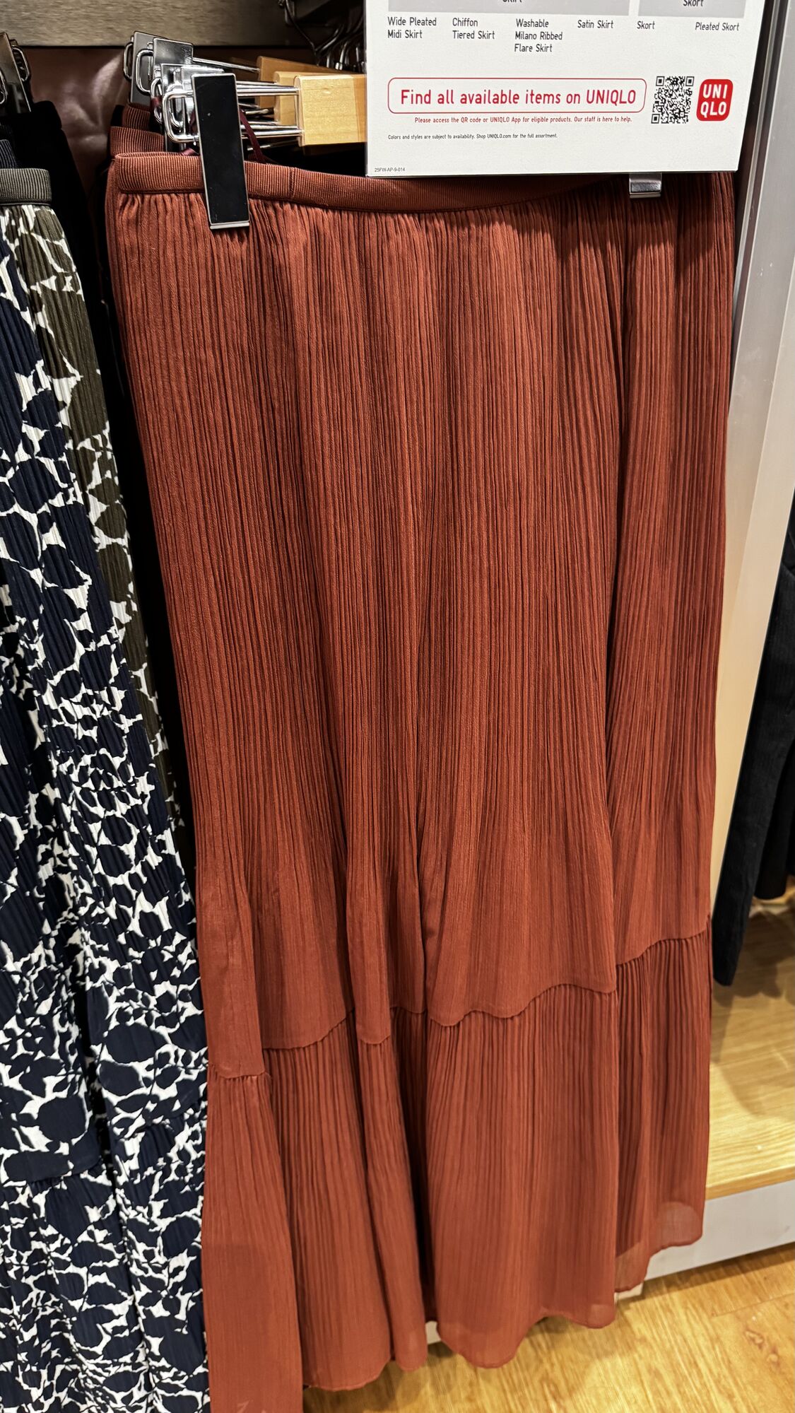 UNIQLO — Saia longa