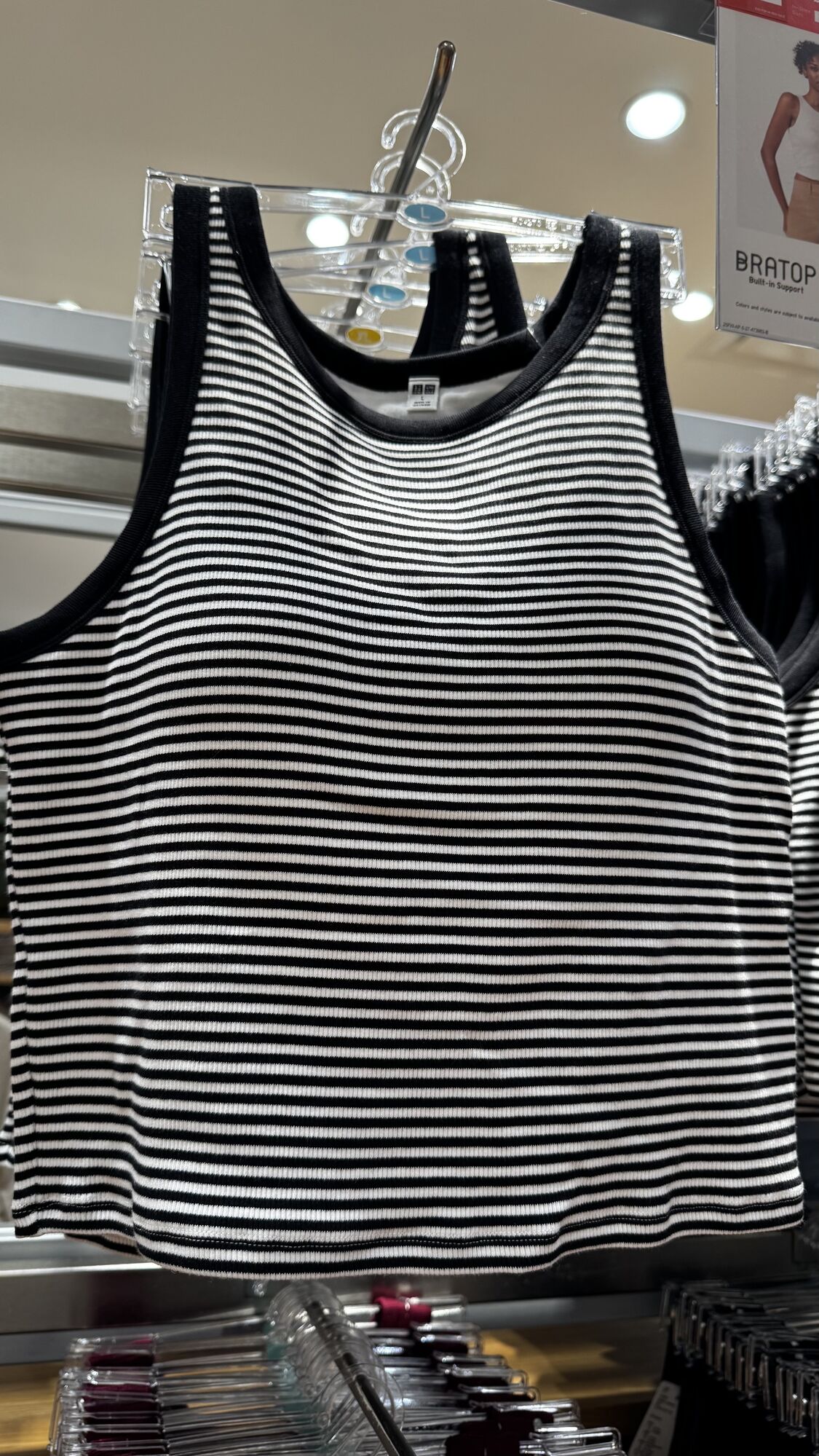 UNIQLO — Regata com bojo