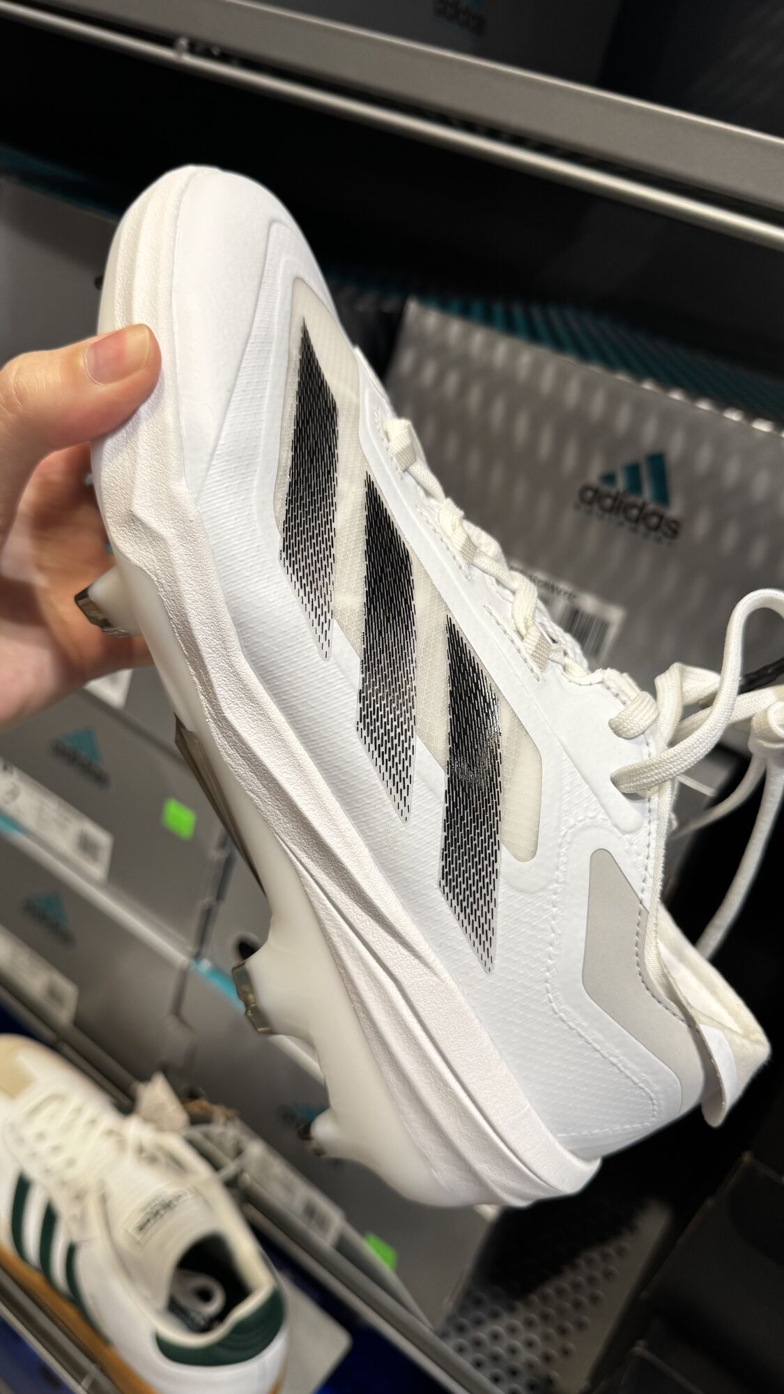 Adidas — Chuteira masculina