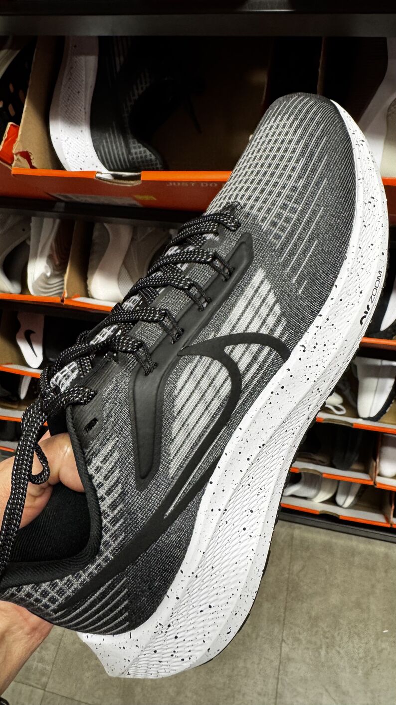 Nike — Tênis feminino