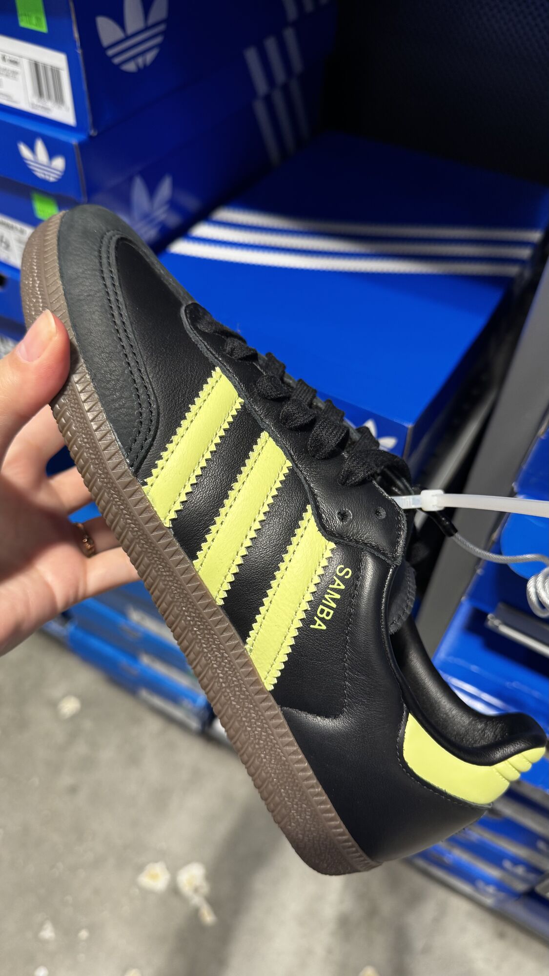 Adidas — Tênis