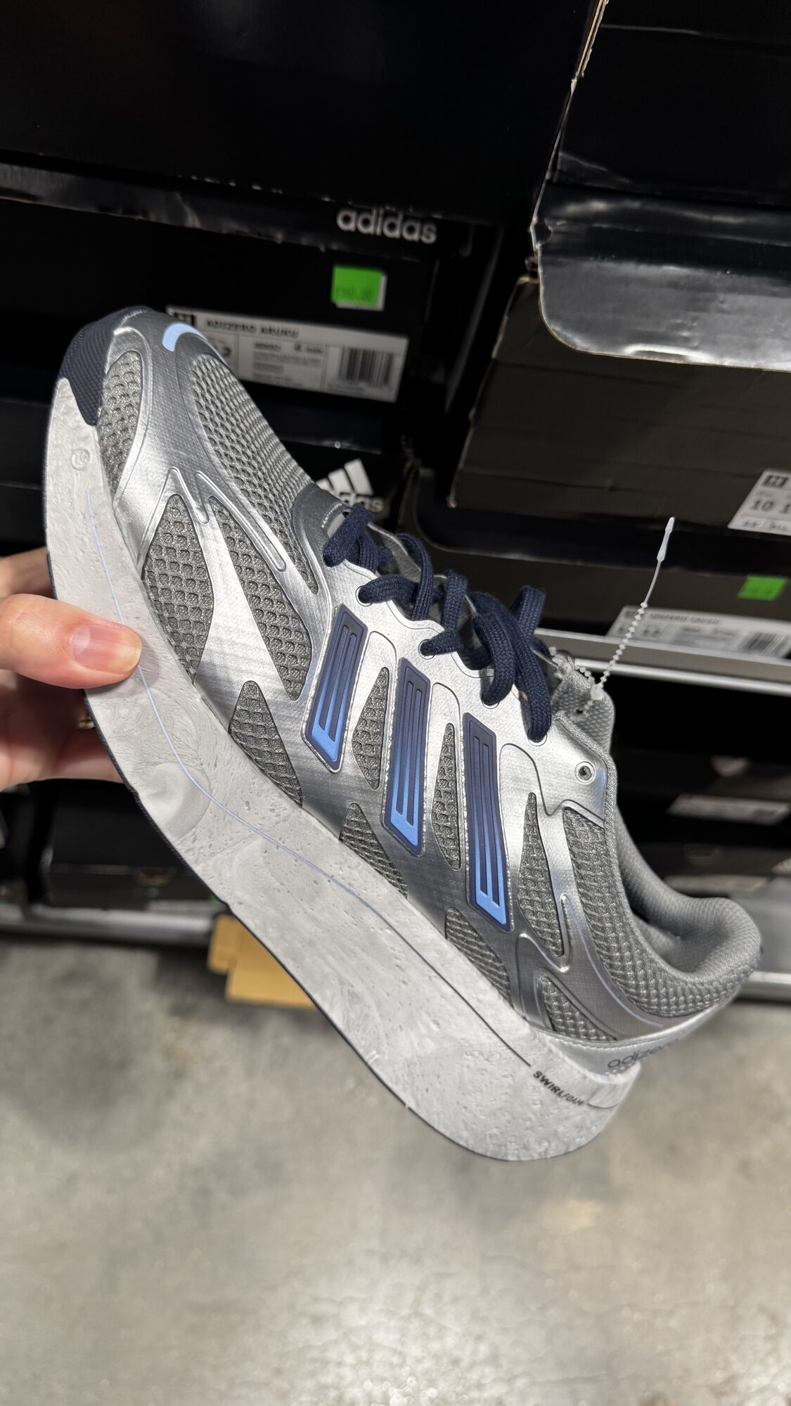 Adidas — Tênis