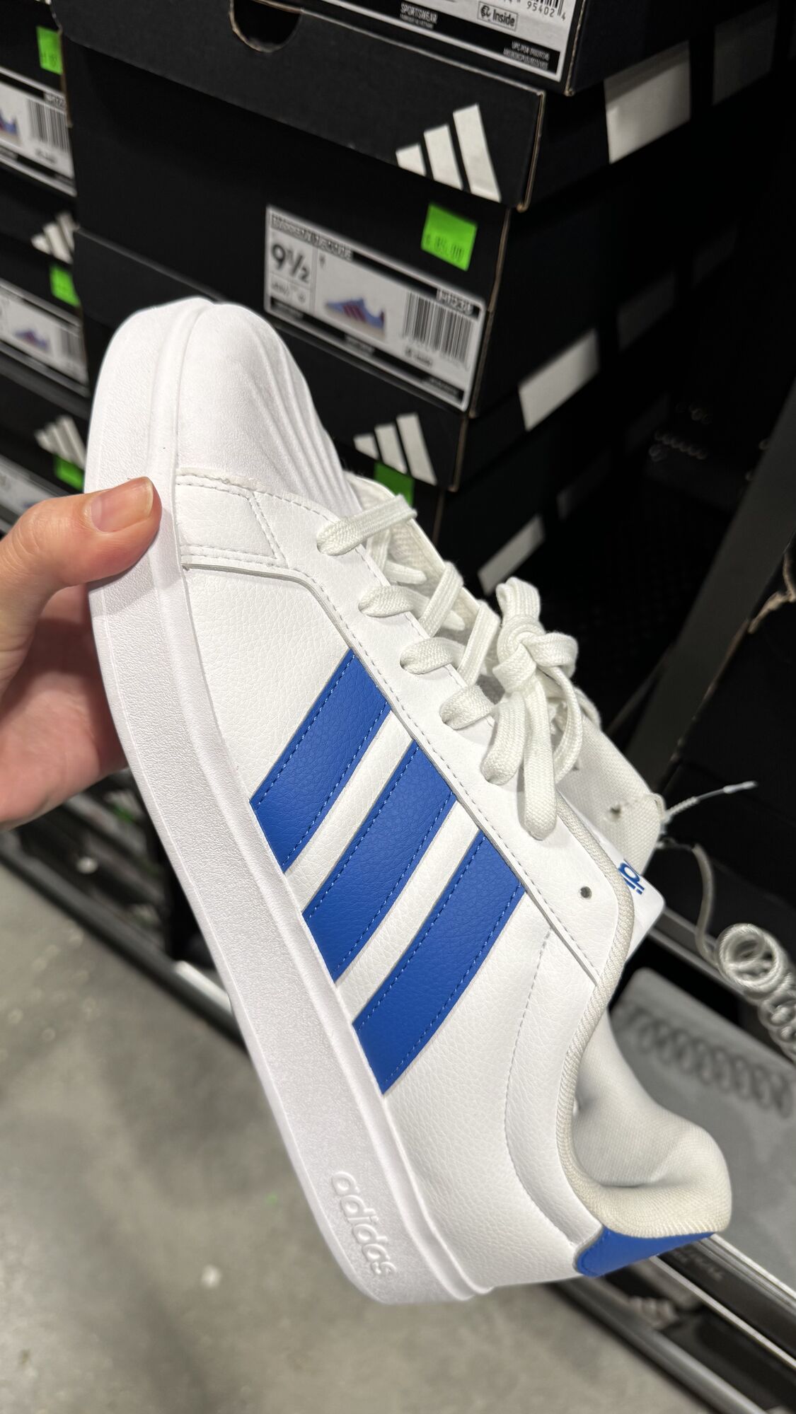 Adidas — Tênis