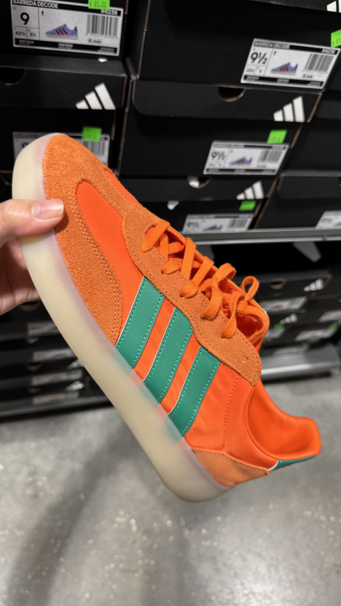 Adidas — Tênis