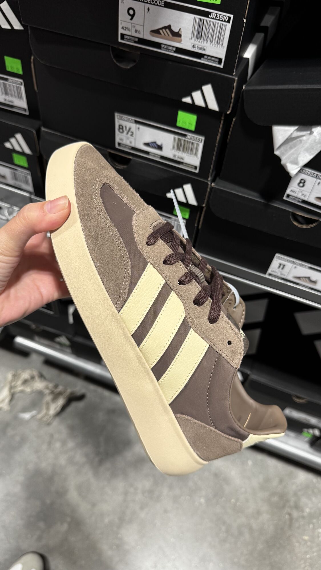 Adidas — Tênis