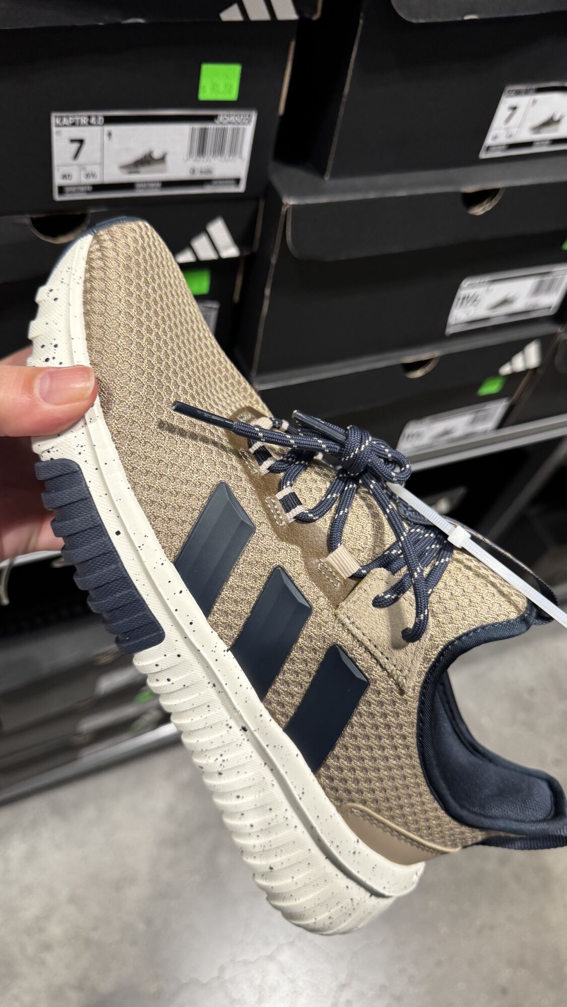 Adidas — Tênis