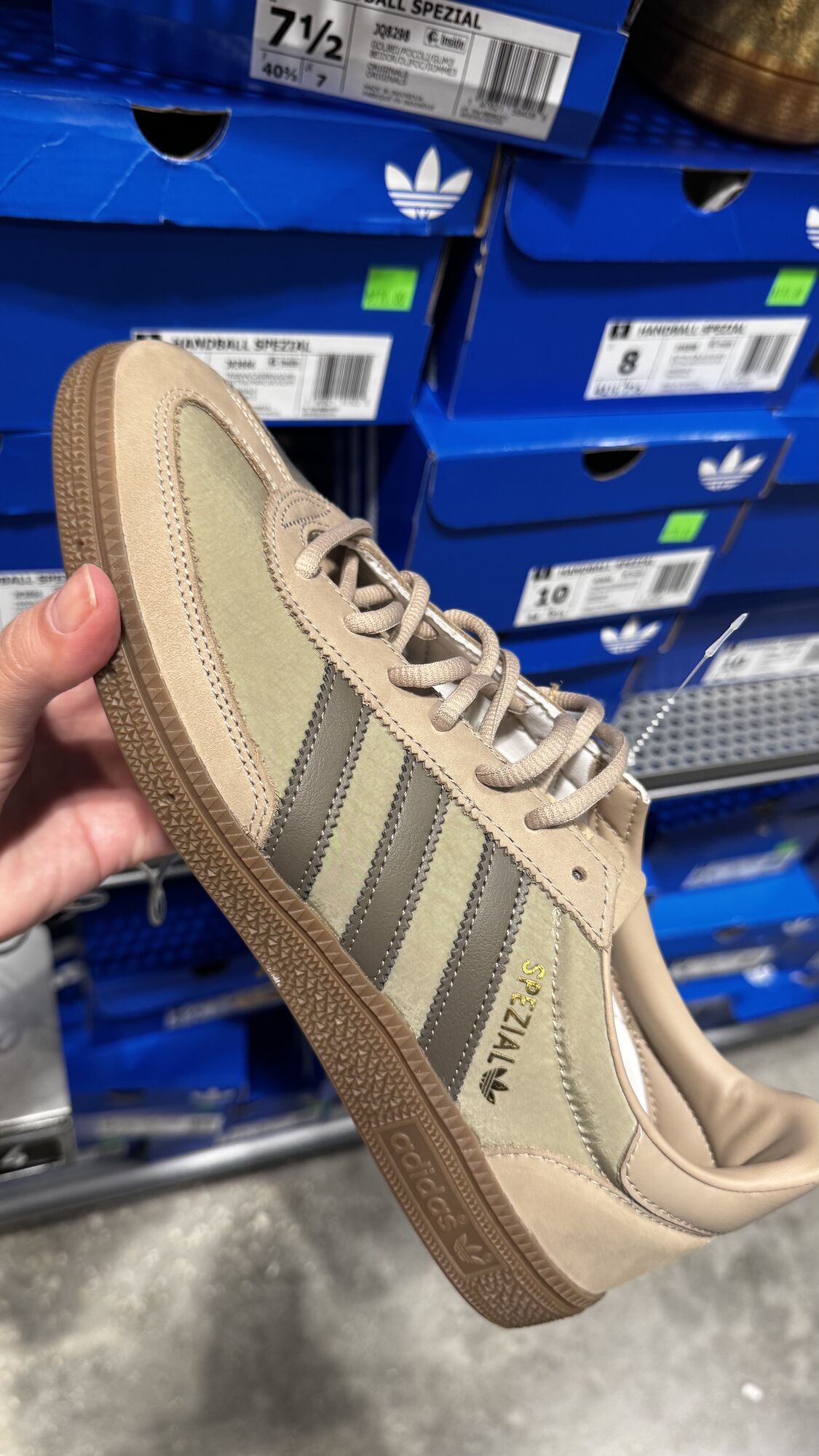 Adidas — Tênis