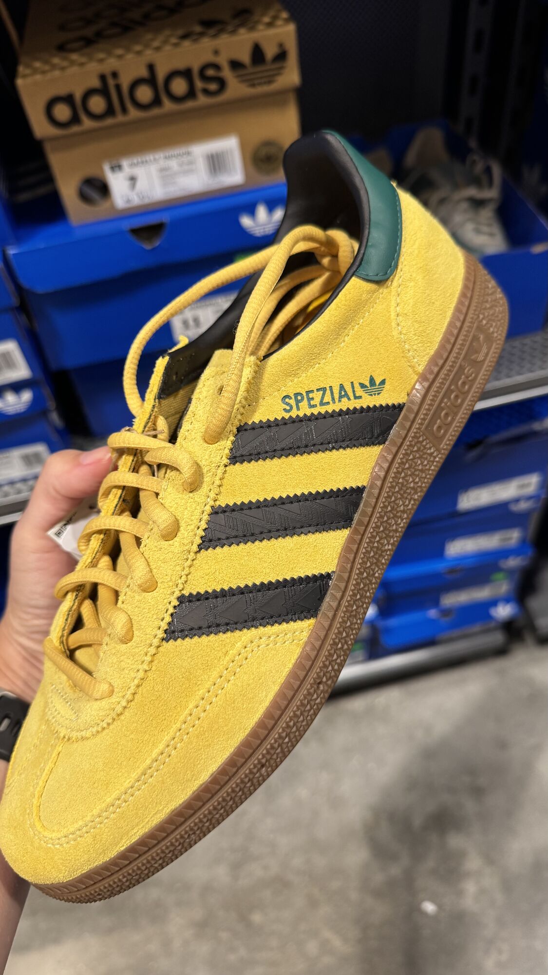 Adidas — Tênis