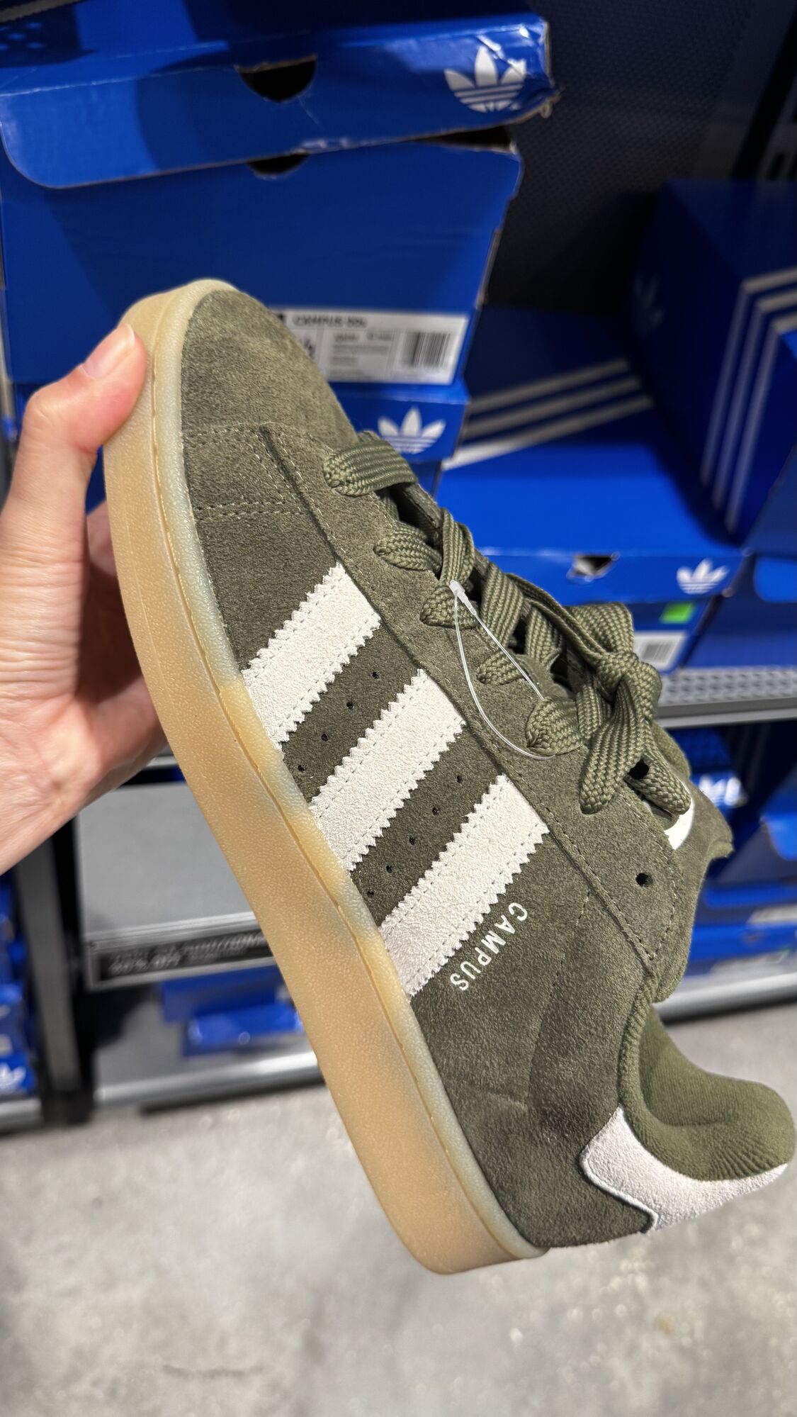 Adidas — Tênis