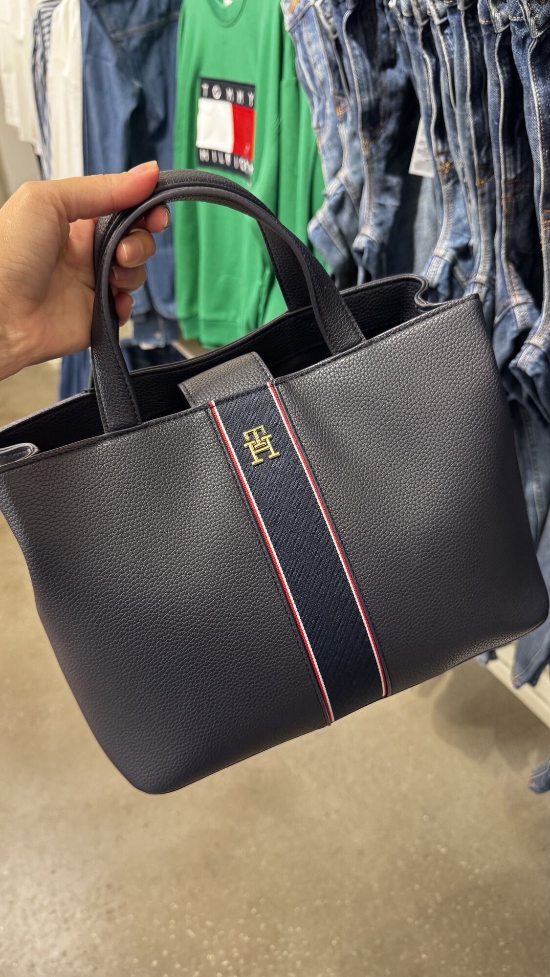 Tommy Hilfiger — Bolsa