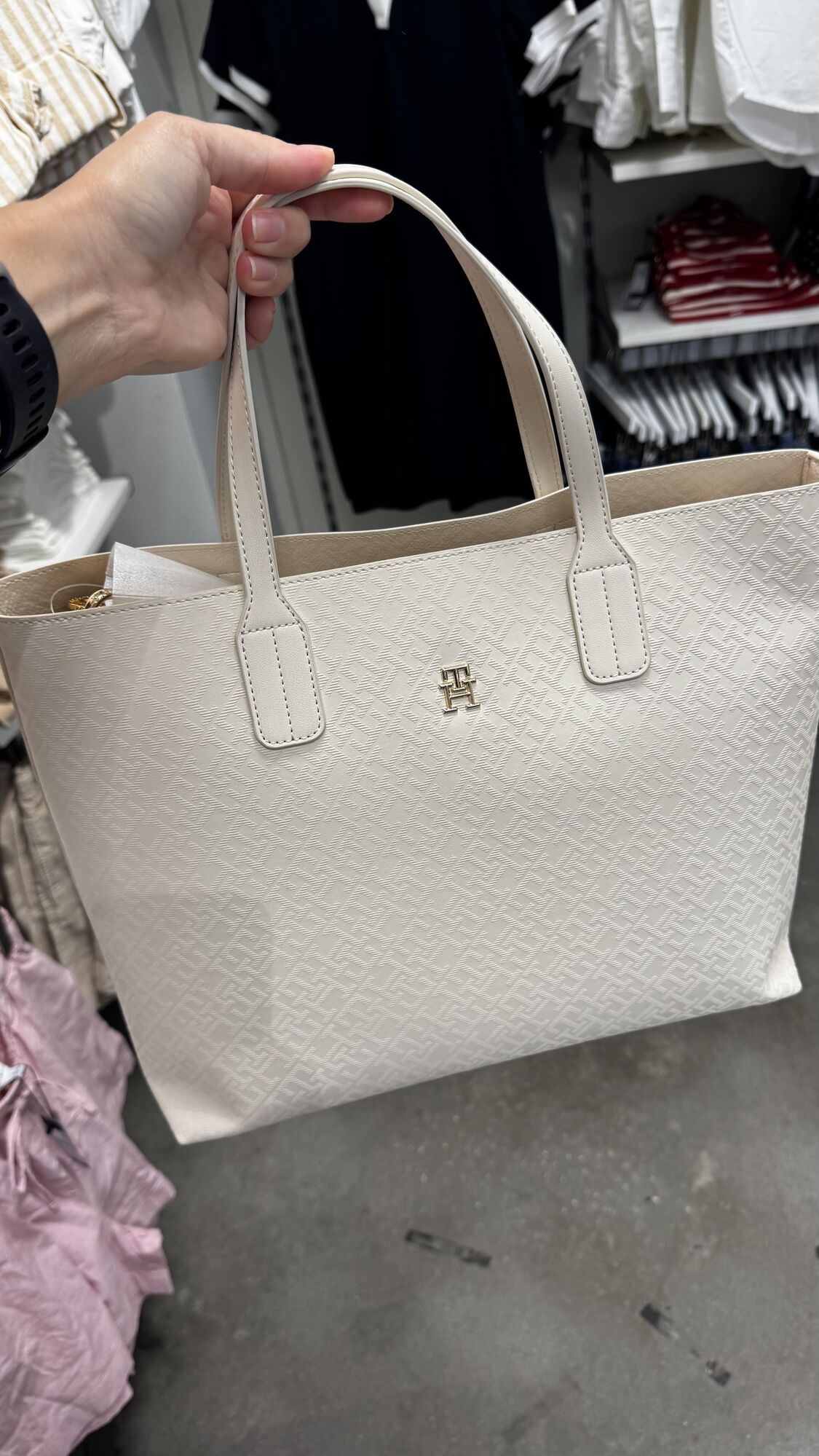 Tommy Hilfiger — Bolsa