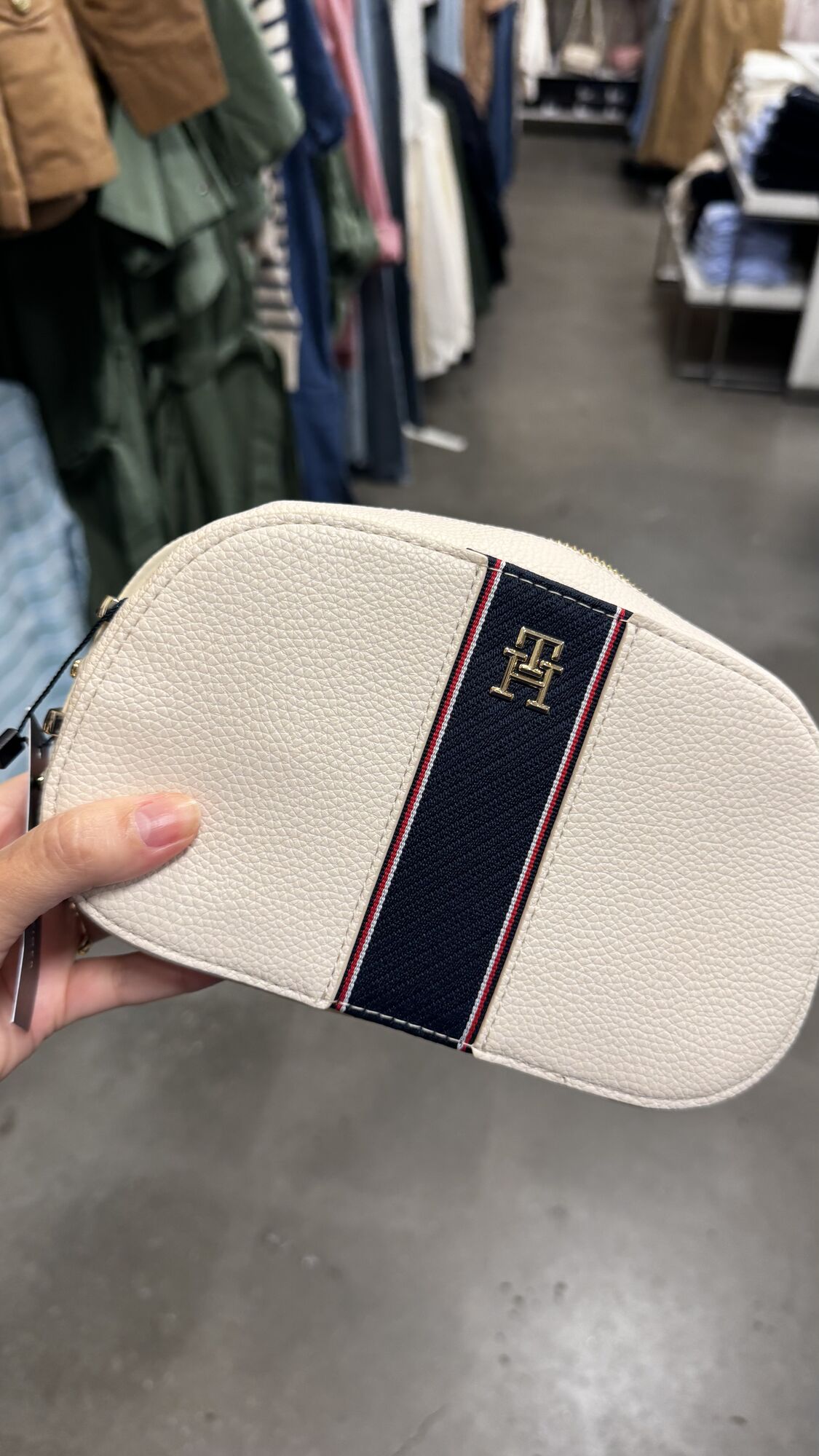 Tommy Hilfiger — Bolsa