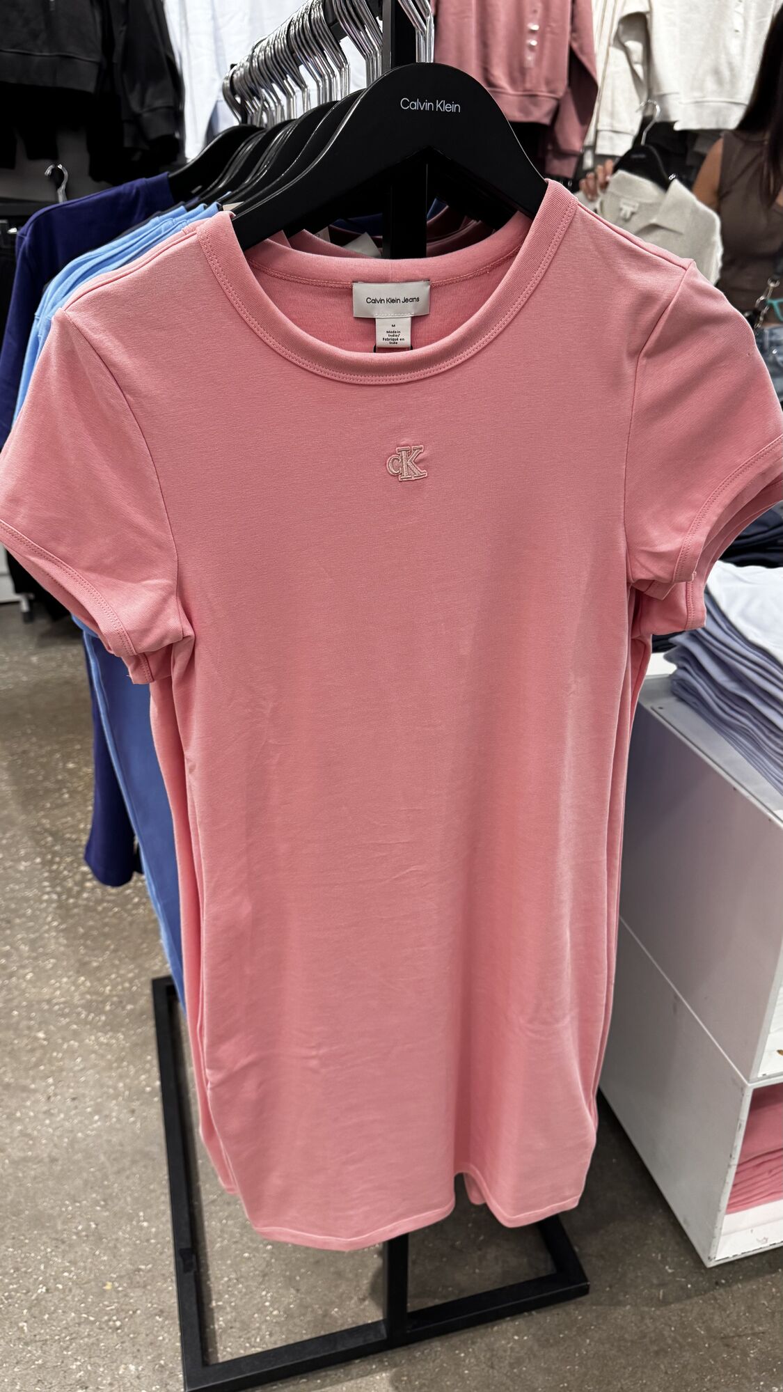 Calvin Klein — Vestido