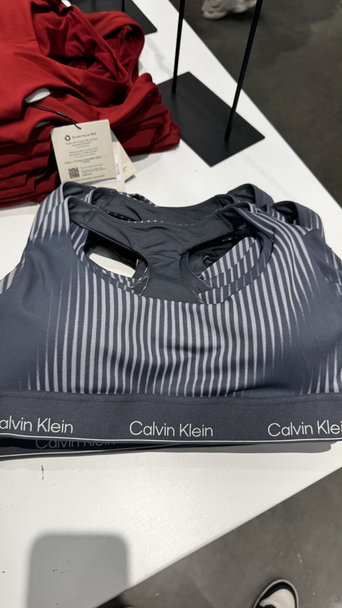 Calvin Klein — top