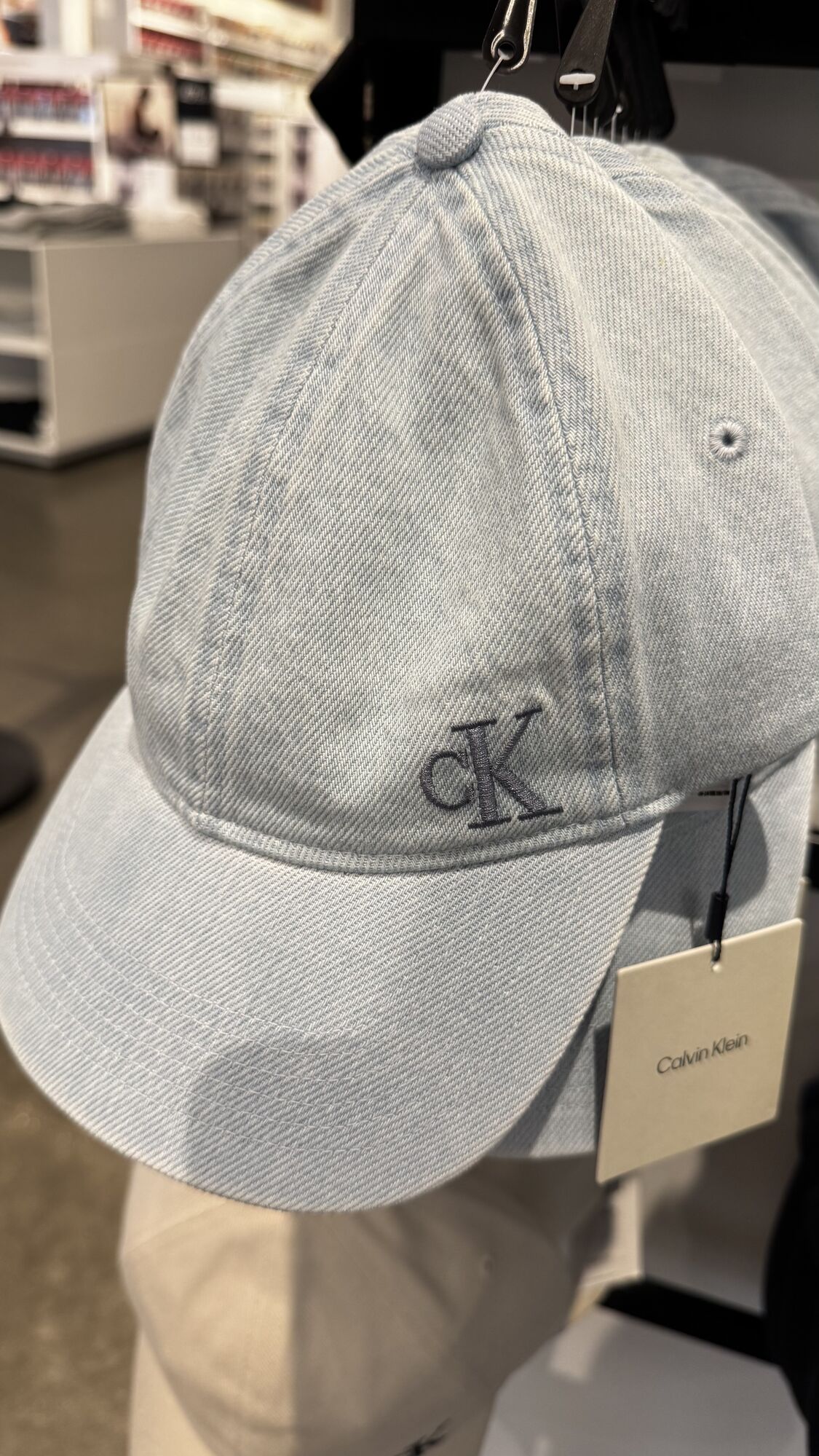 Calvin Klein — Boné