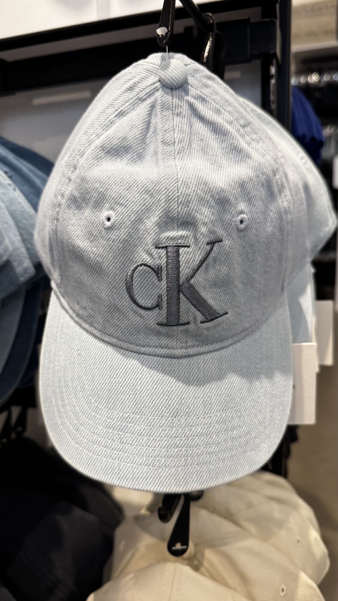 Calvin Klein — Boné