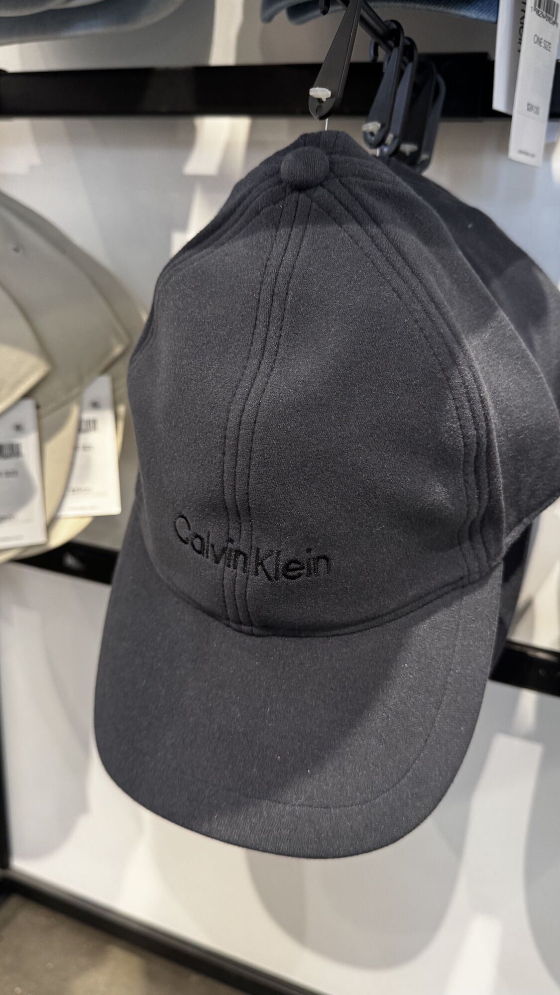 Calvin Klein — Boné