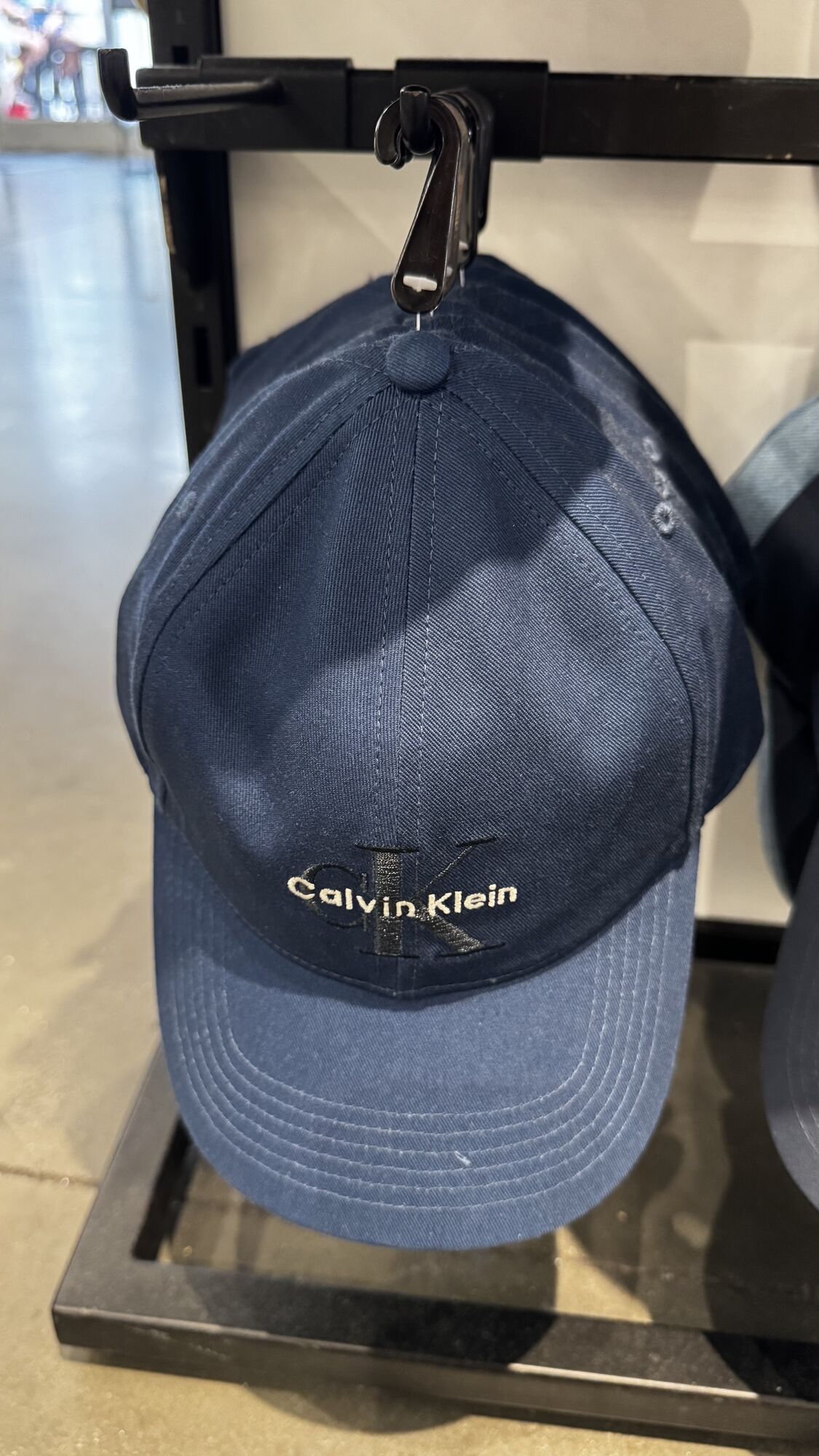 Calvin Klein — Boné