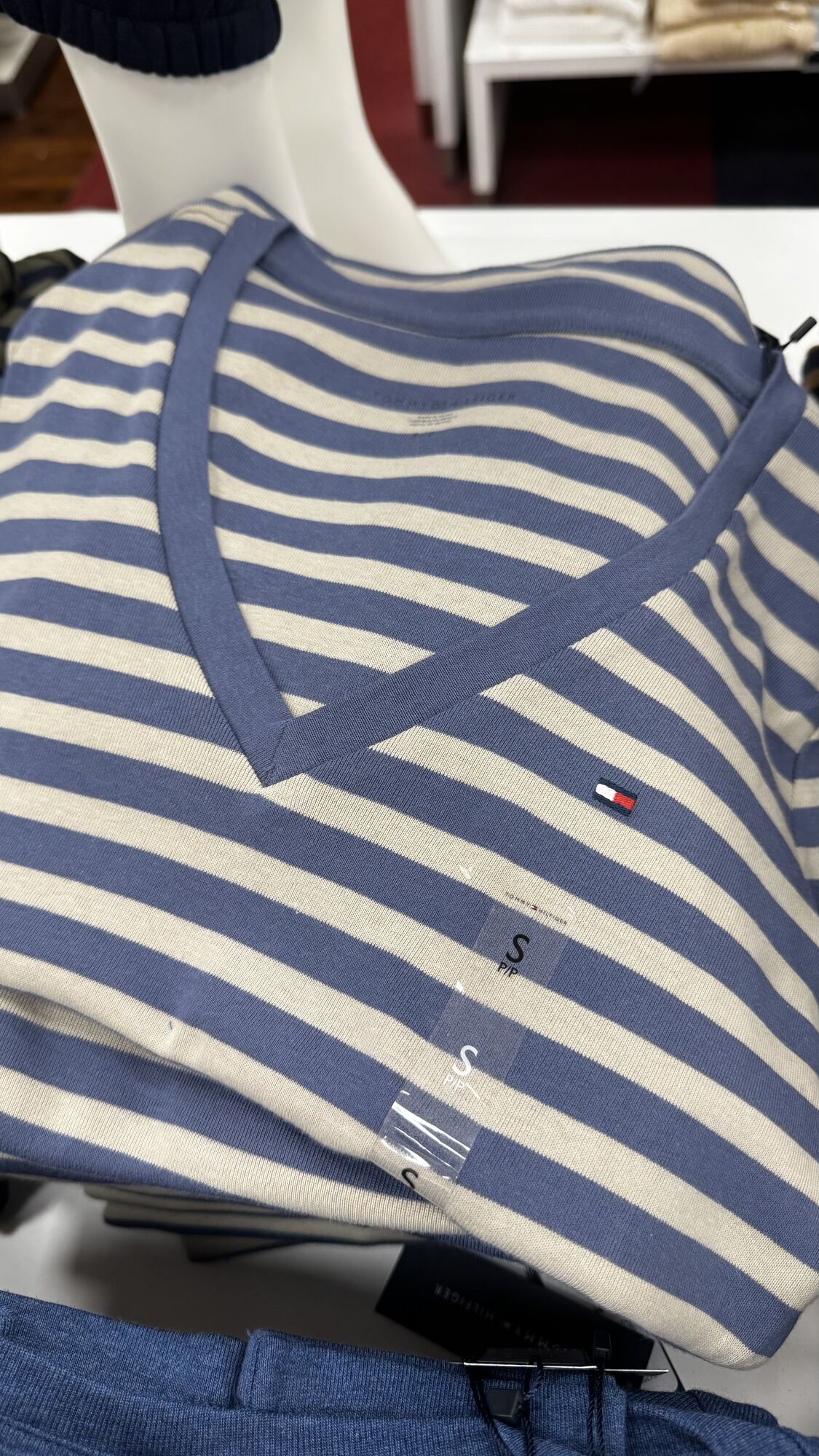 Tommy Hilfiger — camisa feminina