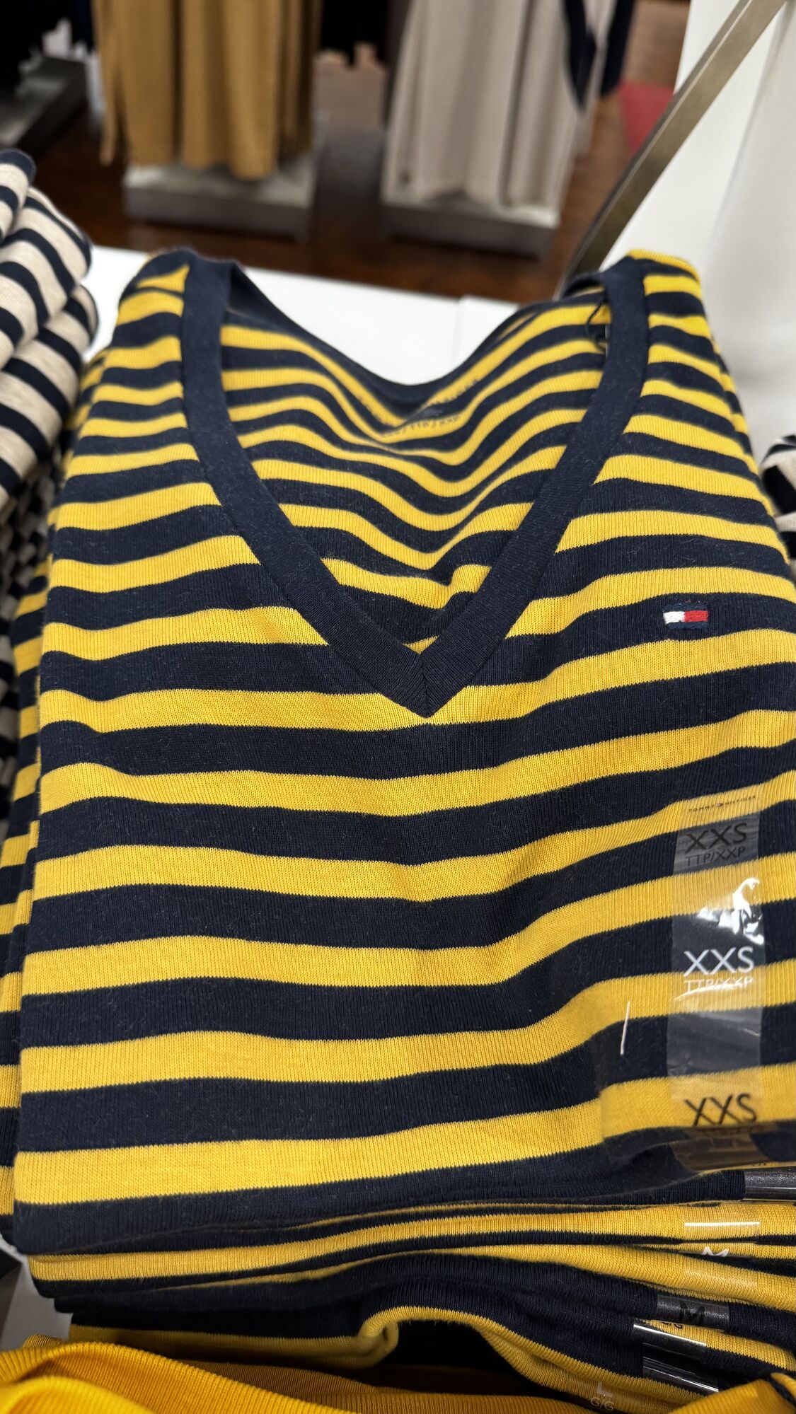 Tommy Hilfiger — camisa feminina