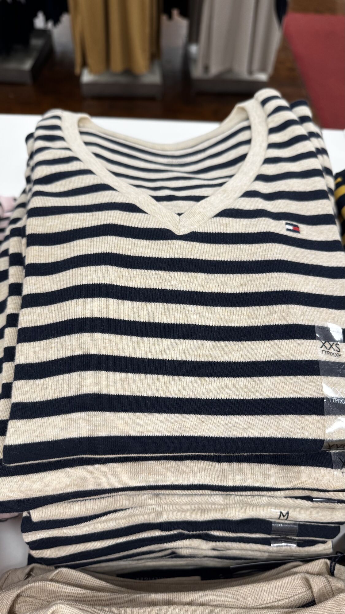 Tommy Hilfiger — camisa feminina
