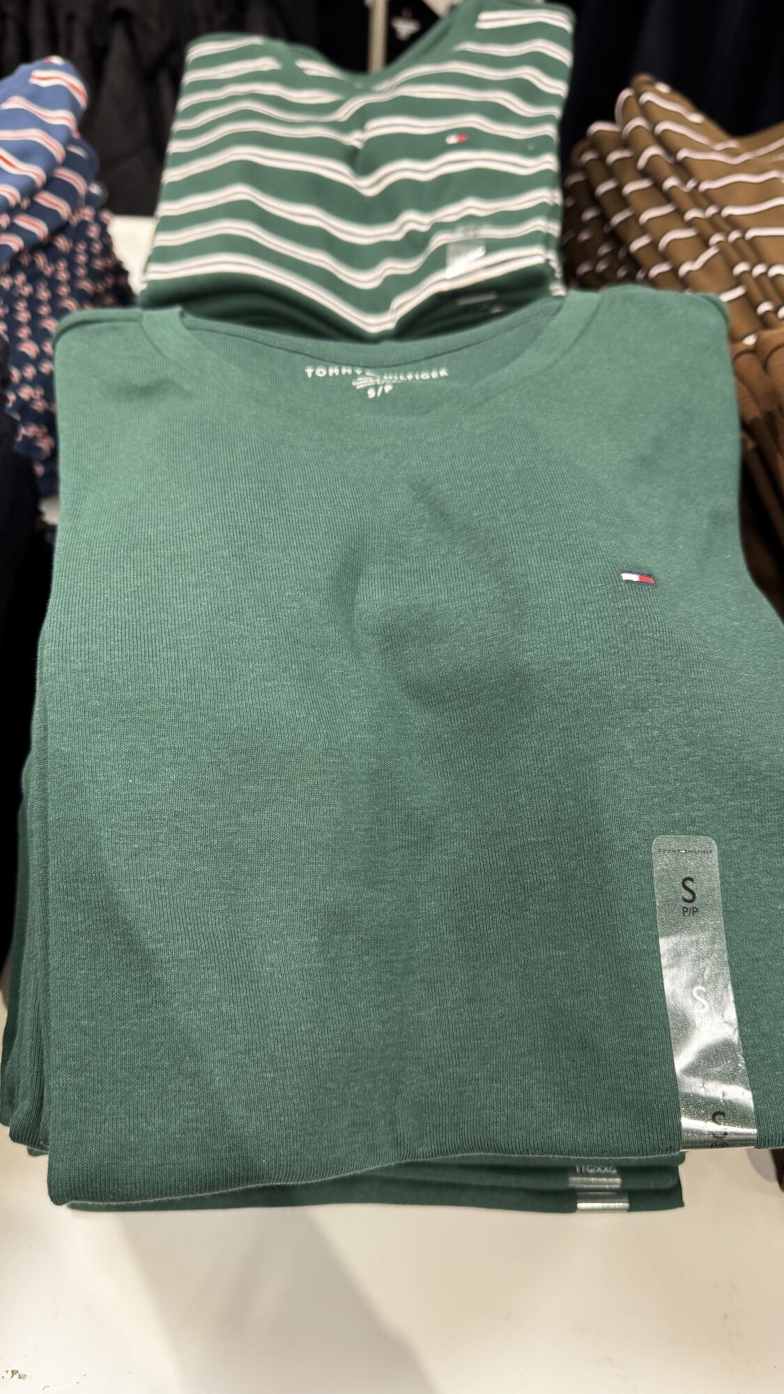 Tommy Hilfiger — camisa feminina
