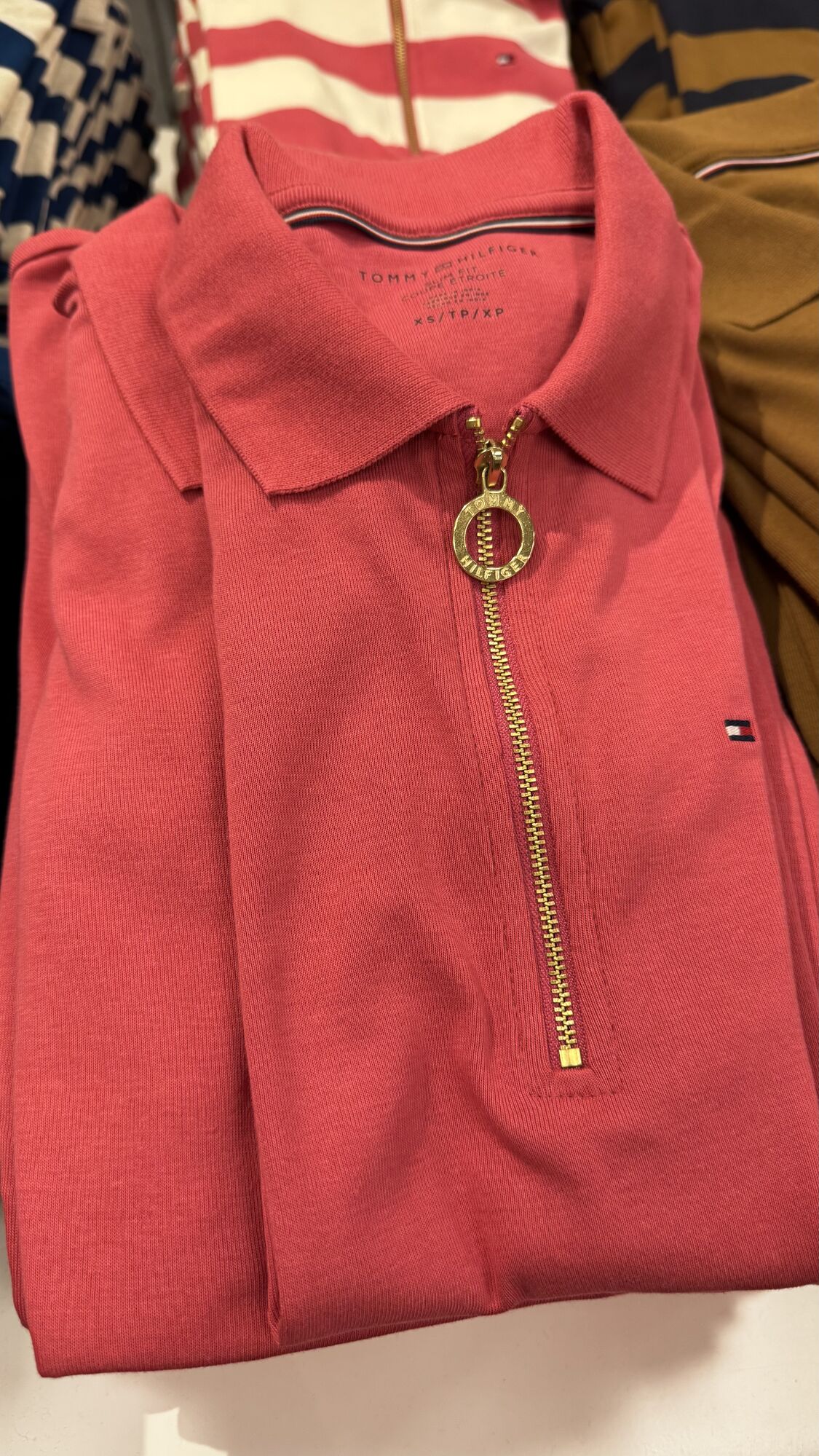 Tommy Hilfiger — camisa feminina
