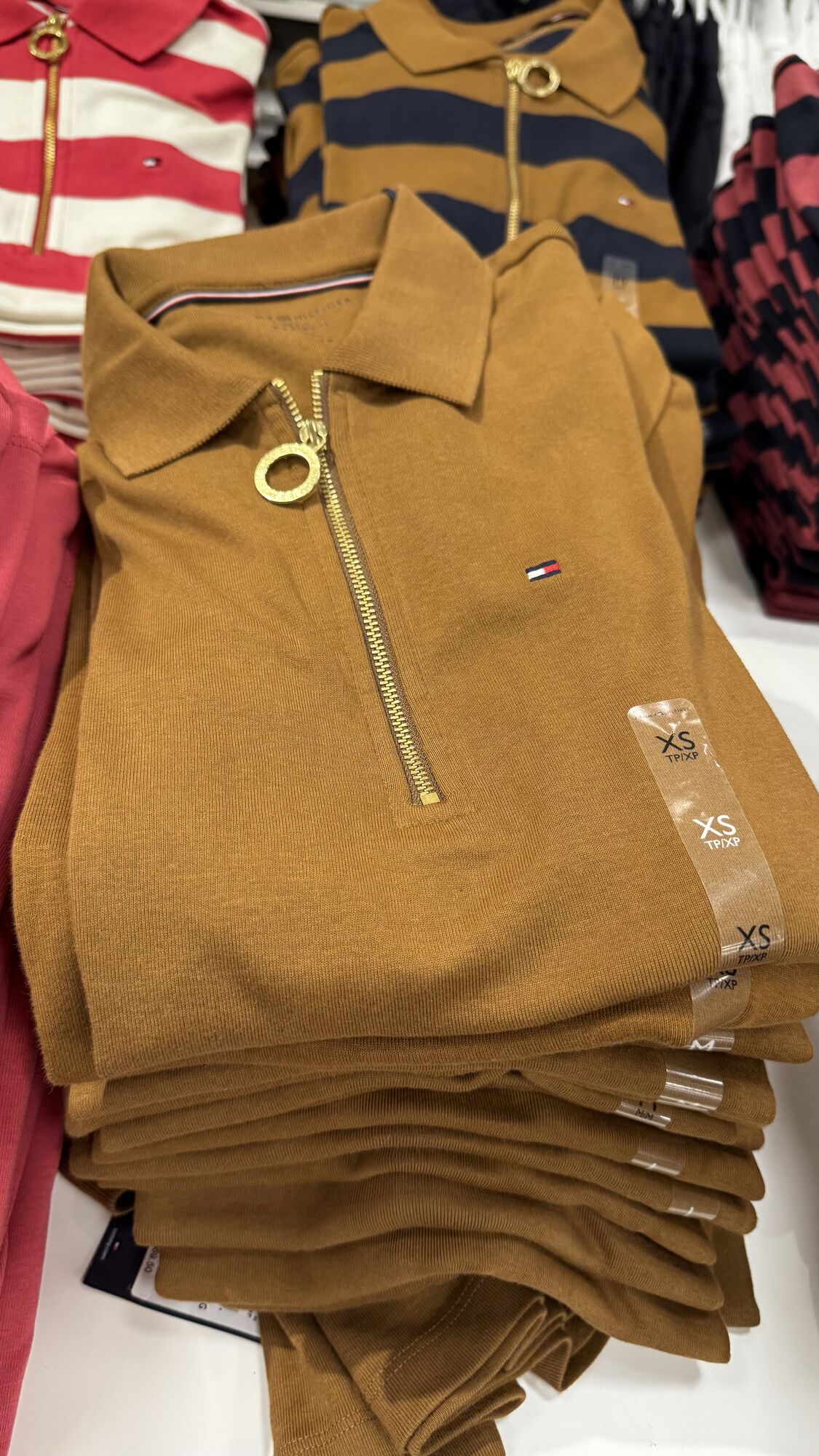 Tommy Hilfiger — camisa feminina