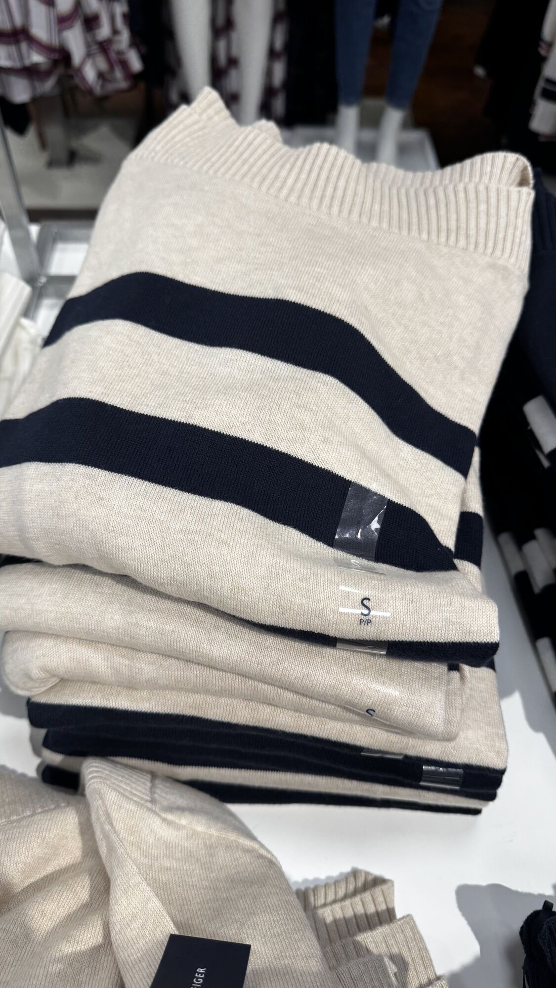 Tommy Hilfiger — blusa gola canoa