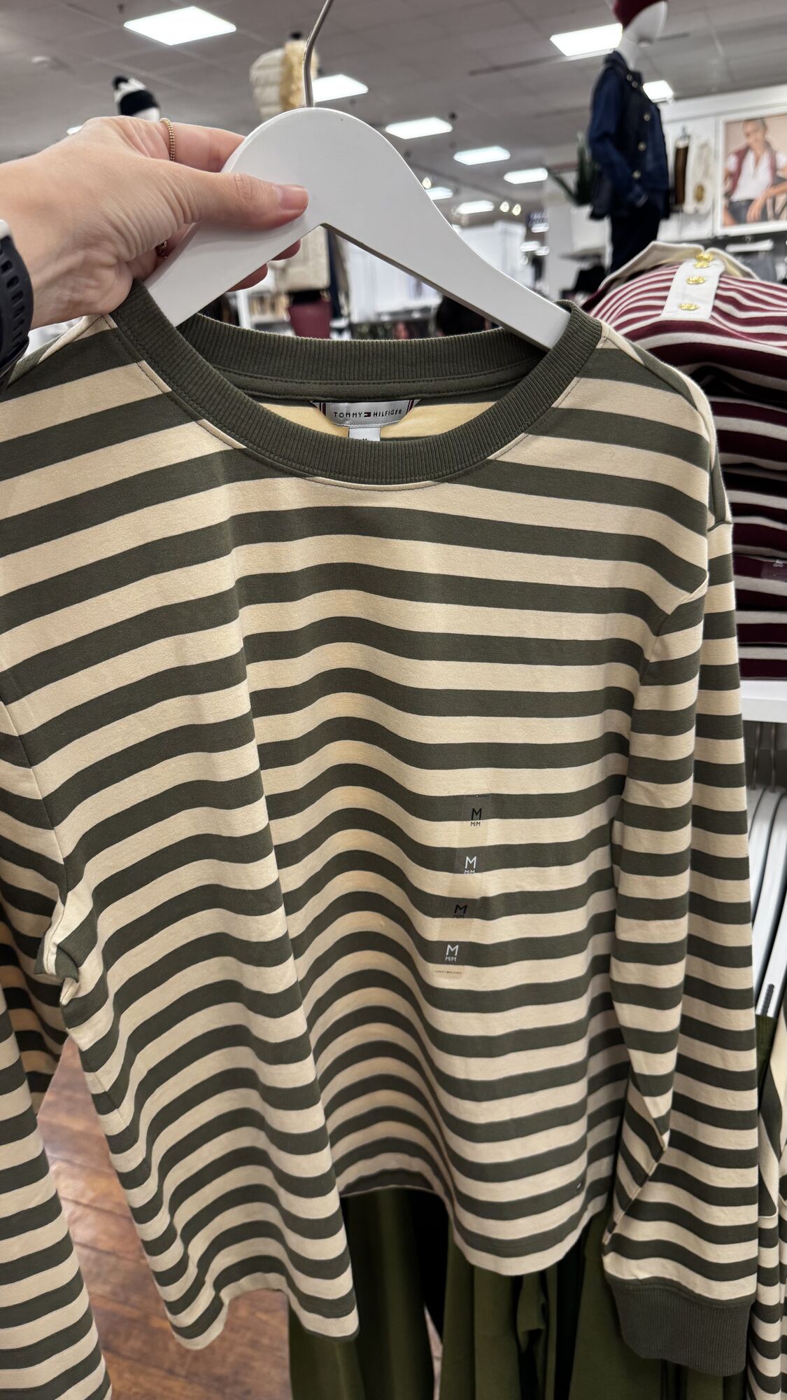 Tommy Hilfiger — blusa maga comprida